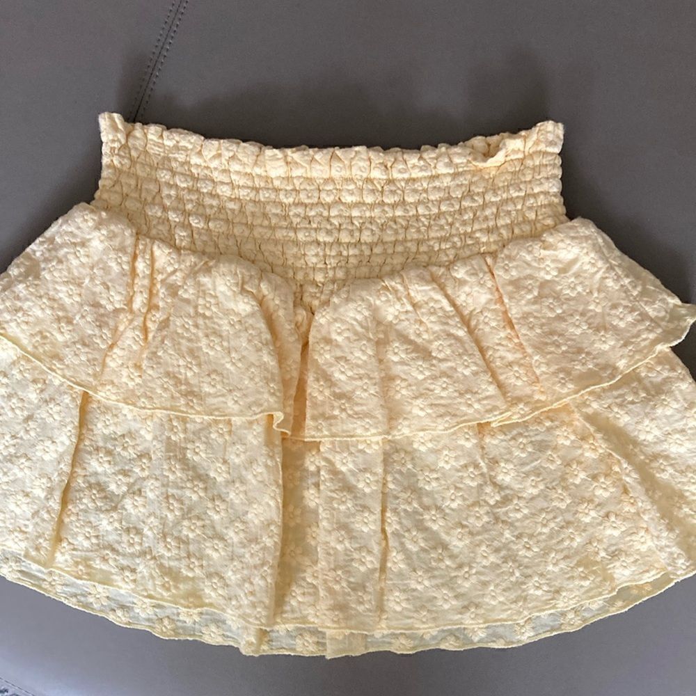 Katie J NYC Tween Karlie Embroidered Skirt. Yellow with Daisy Pattern. Size M.